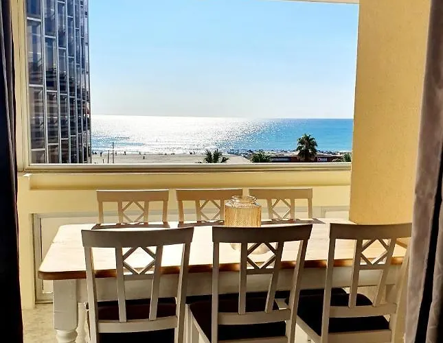 Superbe Appartement Face A La Mer Avec Parking Privatif